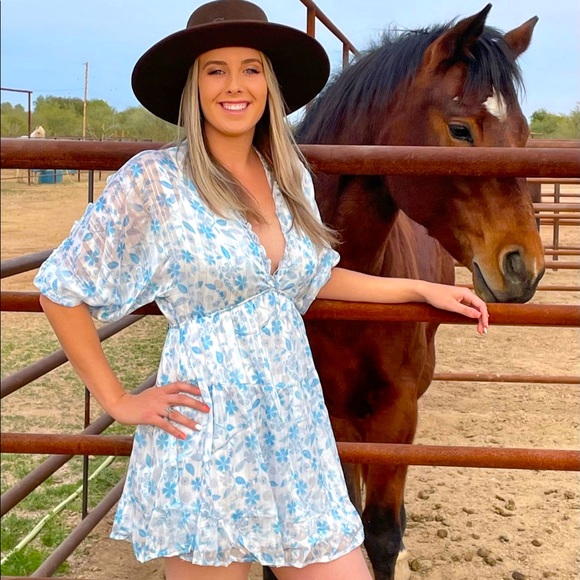 Boutique Reveal Dress - Brand New Size Medium - Picture 1 of 4